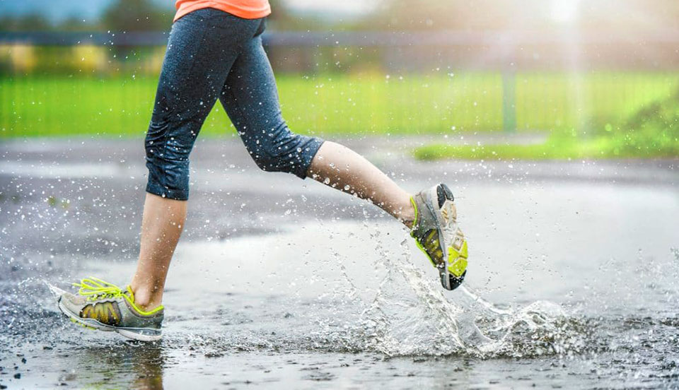 Descubra 3 esportes para praticar na chuva!